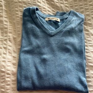 Old Navy V neck cotton sweater. Light blue. Very good pure worn condition 🔄
